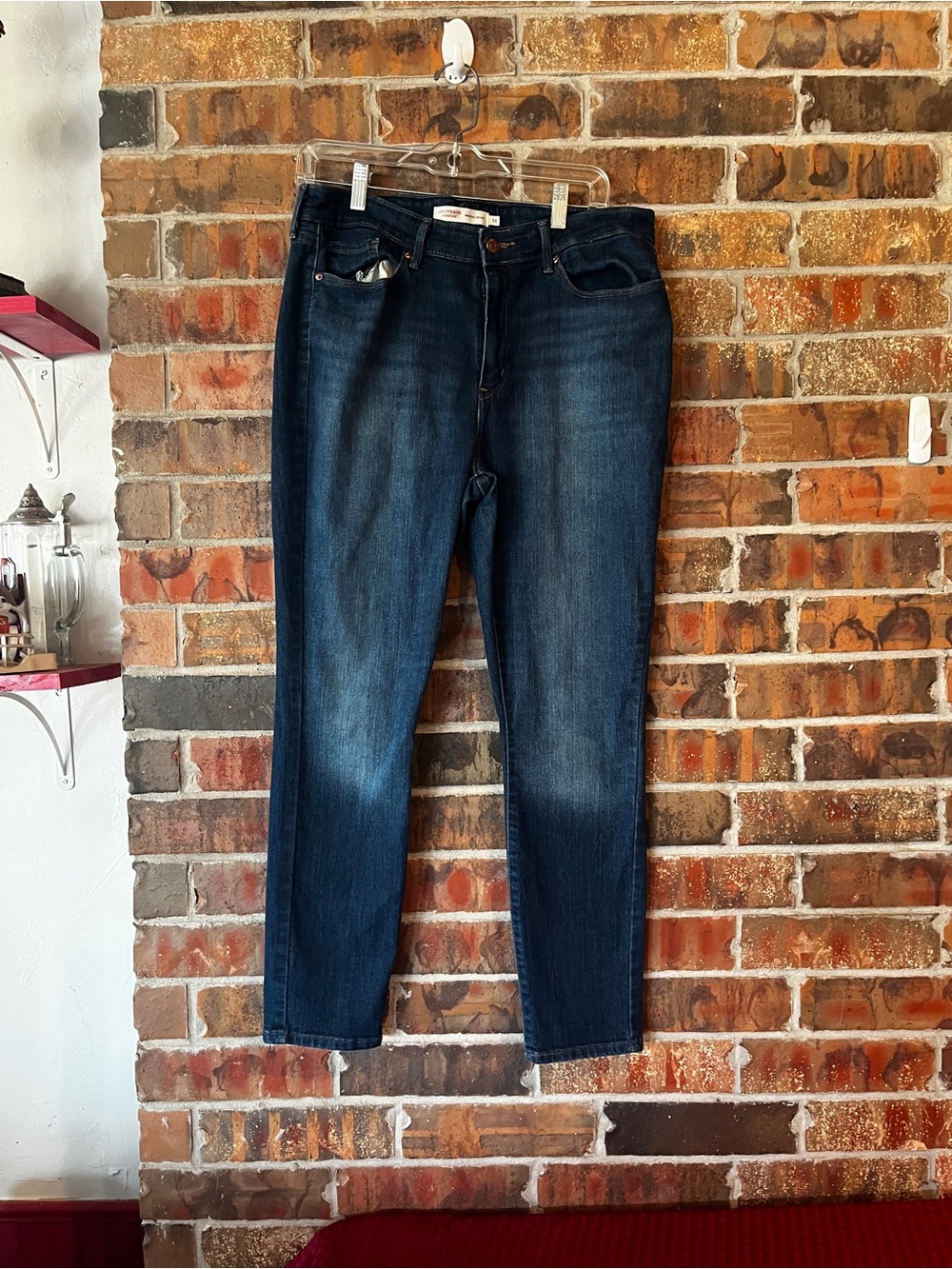 Levi’s Women’s Dark Wash mid-rise Skinny Denim Jeans Size:14